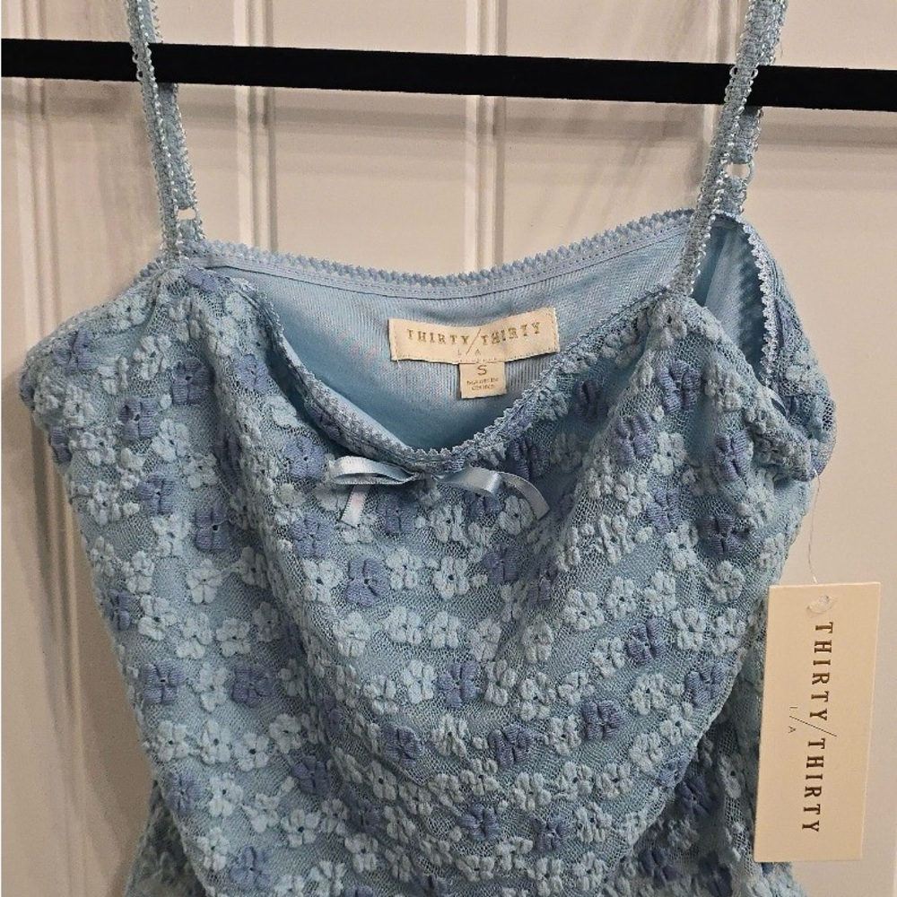 Bundle of 5 cute size small tanks and tops